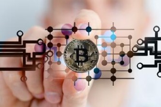 新手玩比特币下载什么软件？